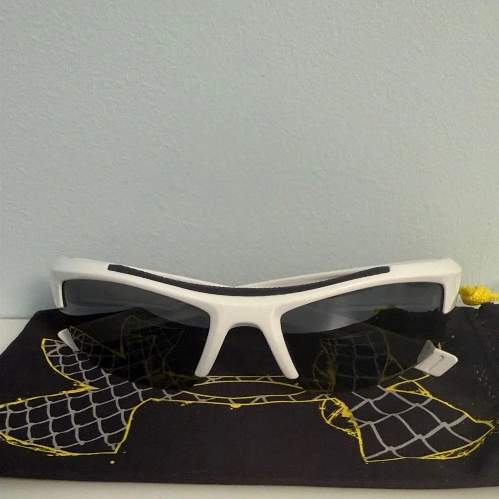 Under Armour UA White Nitro L Youth Sunglasses with dustbag